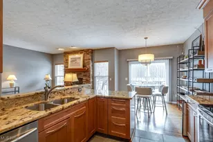 2286 Bent Branch Ct, Akron, OH 44333 - Photo 9