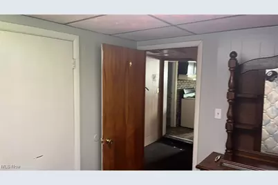 824 Howard Street, Bridgeport, OH 43912 - Photo 9
