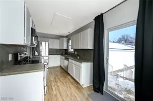 1033 Herberich Ave, Akron, OH 44301 - Photo 17