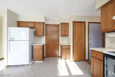 6274 Bayside Street NW, Canton, OH 44718 - Photo 13