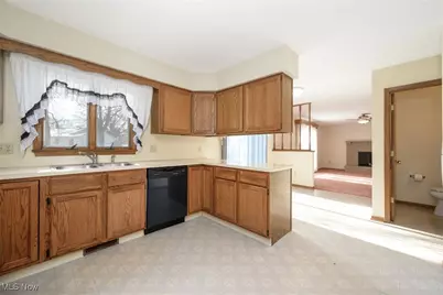 6274 Bayside Street NW, Canton, OH 44718 - Photo 11