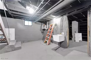 337 Lucas St, Barberton, OH 44203 - Photo 29