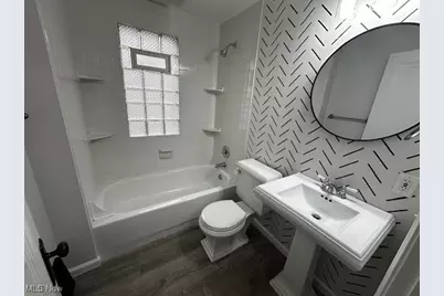 20517 Raymond Street, Maple Heights, OH 44137 - Photo 5