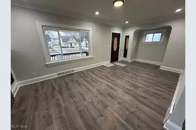 20517 Raymond Street, Maple Heights, OH 44137 - Photo 7