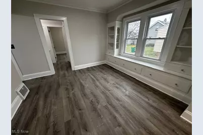 20517 Raymond Street, Maple Heights, OH 44137 - Photo 9