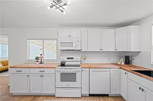 32 29th St SW, Barberton, OH 44203 - Photo 9