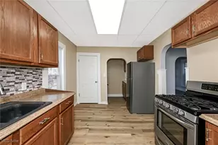 200 8th St NW, Barberton, OH 44203 - Photo 5