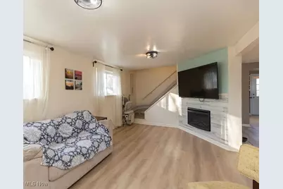 652 Alameda Avenue, Sheffield Lake, OH 44054 - Photo 9