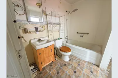 1718 4th Street NE, Canton, OH 44704 - Photo 9