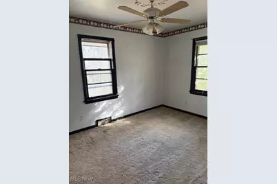 24 Hawthorne Lane, Chester, WV 26034 - Photo 15