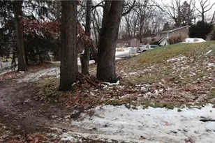 24 Hawthorne Ln, Chester, WV 26034 - Photo 5