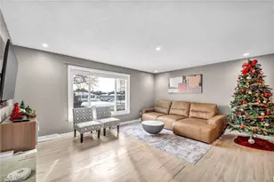 25021 Picone Ln, Huber Heights, OH 44146 - Photo 5