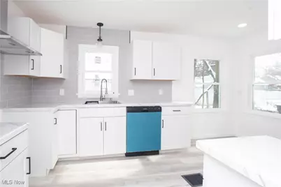 1093 Valdes Avenue, Akron, OH 44320 - Photo 9