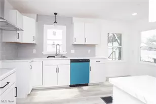 1093 Valdes Ave, Akron, OH 44320 - Photo 9