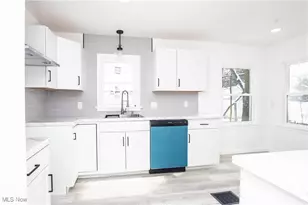 1093 Valdes Ave, Akron, OH 44320 - Photo 11