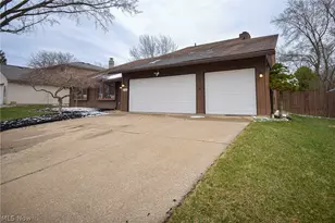 17134 Rabbit Run Dr, Strongsville, OH 44136 - Photo 3