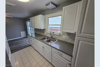 860 Jamestown Avenue, Elyria, OH 44035 - Photo 13