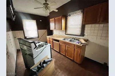 1629 Elberon Avenue, East Cleveland, OH 44112 - Photo 9