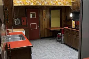 1661 E 93rd St, Loveland, OH 44106 - Photo 5