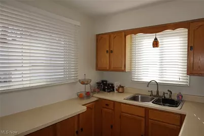 2083 17th Street SW, Akron, OH 44314 - Photo 15