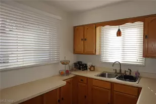 2083 17th St SW, Akron, OH 44314 - Photo 15