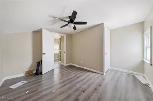 18851 Raymond St, Maple Heights, OH 44137 - Photo 21