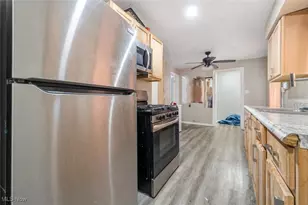 18851 Raymond St, Maple Heights, OH 44137 - Photo 13