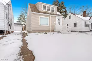 18851 Raymond St, Maple Heights, OH 44137 - Photo 3