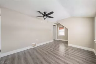 18851 Raymond St, Maple Heights, OH 44137 - Photo 19