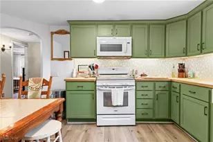 323 Tyson Ave, Akron, OH 44319 - Photo 13