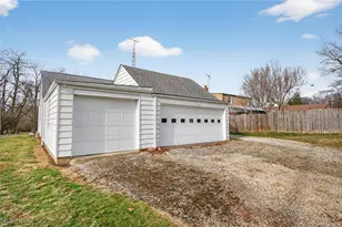 6410 El Mar Dr NW, North Canton, OH 44720 - Photo 3