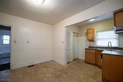 1040 Mercer Avenue, Akron, OH 44320 - Photo 5