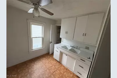 248 7th Street NW, Barberton, OH 44203 - Photo 3