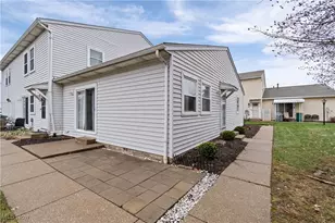 2542 Royal County Down, Uniontown, OH 44685 - Photo 19