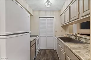 2542 Royal County Down, Uniontown, OH 44685 - Photo 11