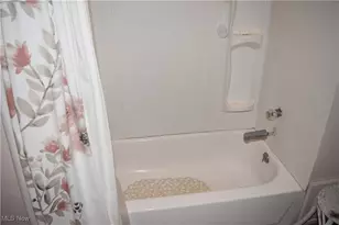 65141 Three Hills Dr, Bellaire, OH 43906 - Photo 7