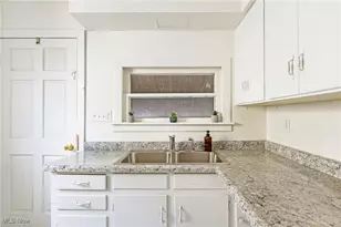 642 Parkman Rd NW, Warren, OH 44485 - Photo 3