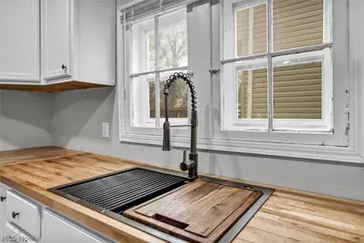 295 E 238th Street, Euclid, OH 44123 - Photo 15