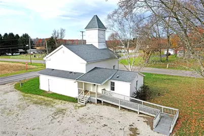 305 Ridge Road, Cortland, OH 44410 - Photo 3