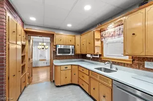 3521 Lindberg Way, Weirton, WV 26062 - Photo 9