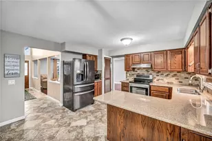 30185 Overlook Dr, Wickliffe, OH 44092 - Photo 13