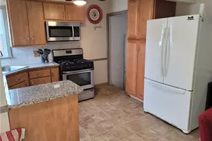 5853 Monica Ln, Garfield Heights, OH 44125 - Photo 3