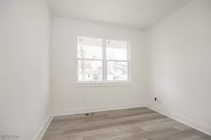 5594 Grove Ave, Mentor, OH 44060 - Photo 3