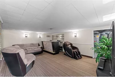 10506 Park Heights Avenue, Garfield Heights, OH 44125 - Photo 31