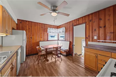 10506 Park Heights Avenue, Garfield Heights, OH 44125 - Photo 15