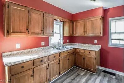 8202 Navarre Road SW, Massillon, OH 44646 - Photo 9