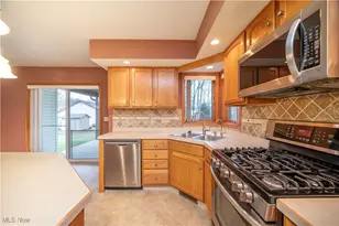 125 Edgewater Dr, Austintown, OH 44515 - Photo 3