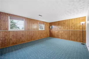 541 Blossom Ave, Campbell, OH 44405 - Photo 17