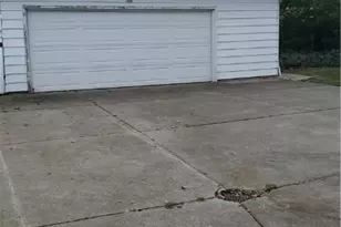 815 E 272nd St, Euclid, OH 44132 - Photo 7