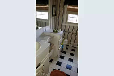 815 E 272nd Street, Euclid, OH 44132 - Photo 43